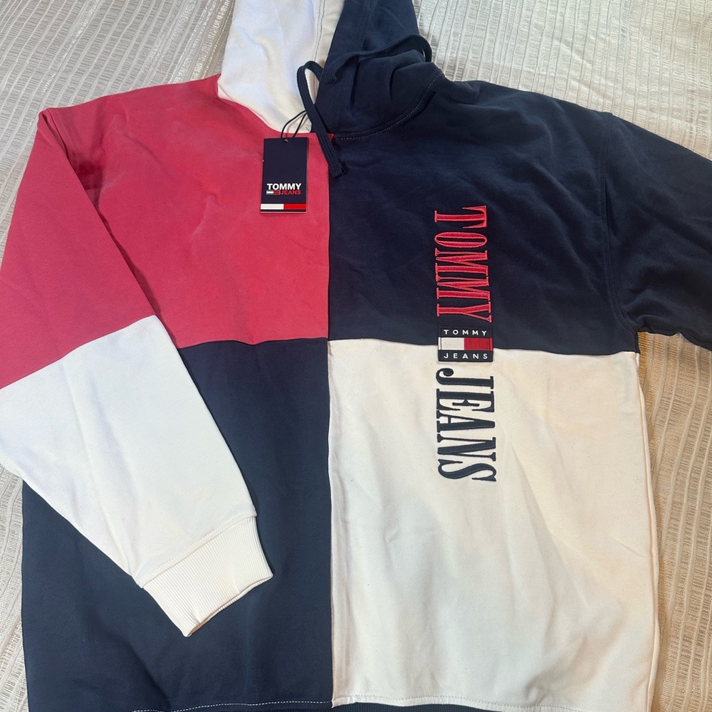 Tommy Hilfiger TJM Skater Archer Block
Hoodie, Size Medium NWT - Picture 6 of 11